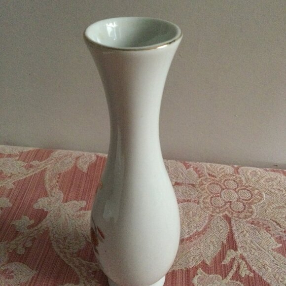 Beautiful porcelain vase floral 8" made in Taiwan - Picture 2 of 7